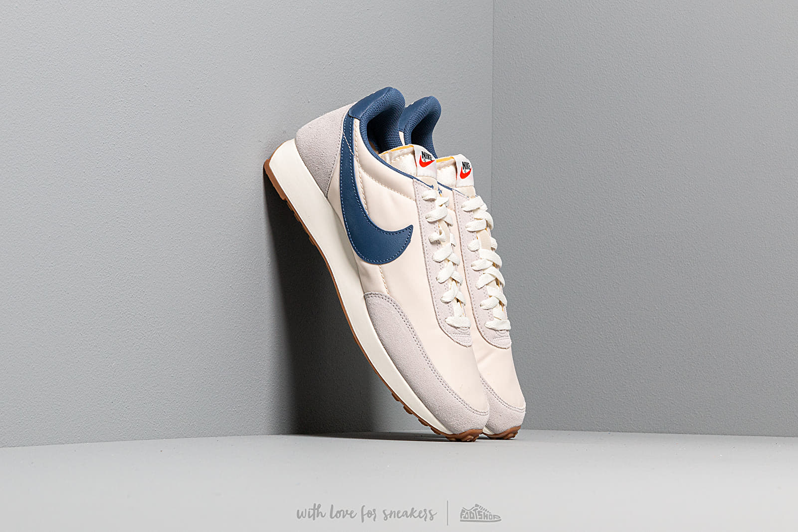 Men s shoes Nike Air Tailwind 79 Vast Grey Mystic Navy Light Cream Sail Footshop