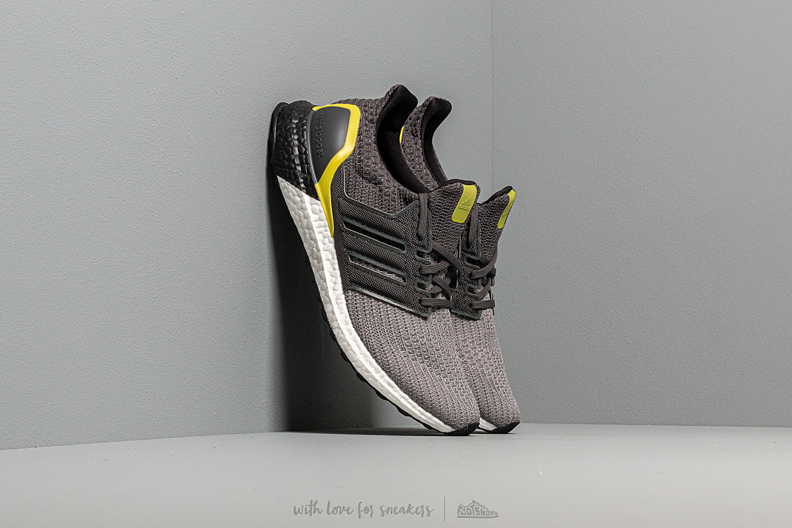 Мъжки кецове и обувки adidas UltraBOOST M Grey Three/ Grey Six/ Core Black