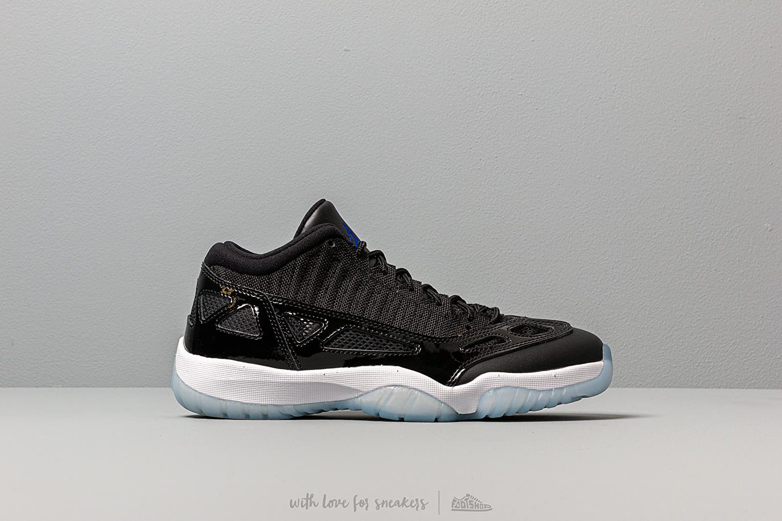 Jordan 11 low 2024 ie black concord white