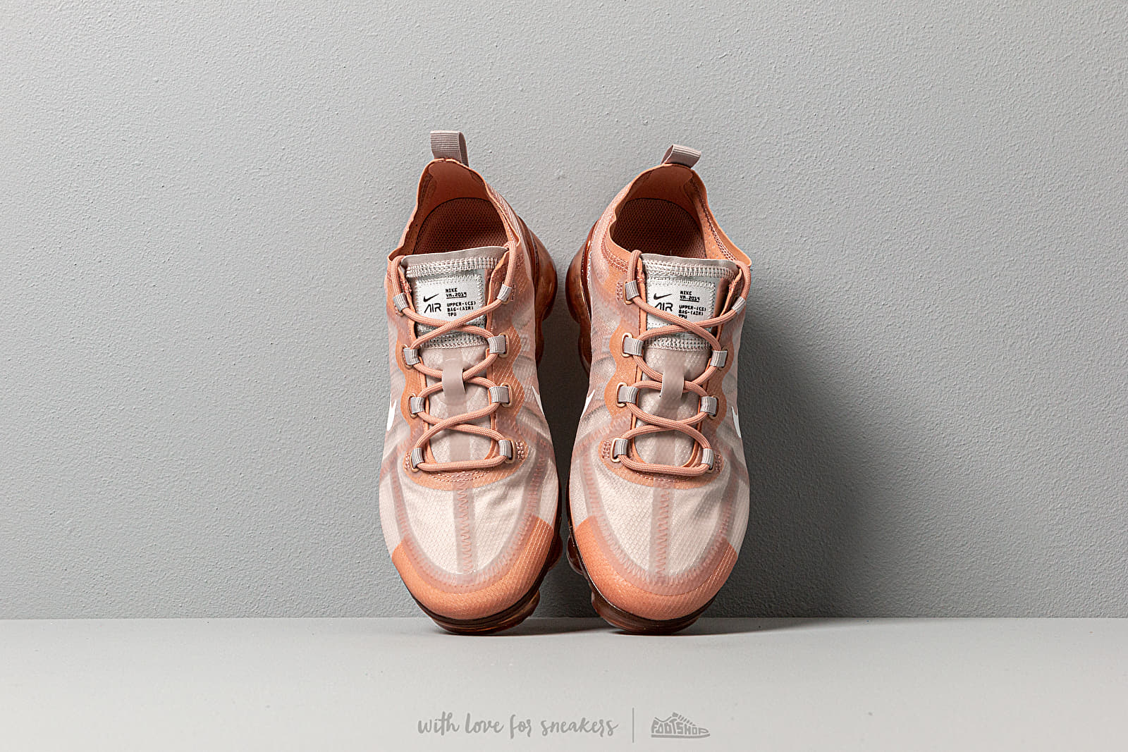 Women s shoes Nike Wmns Air Vapormax 2019 Rose Gold Summit White Moon Particle Footshop
