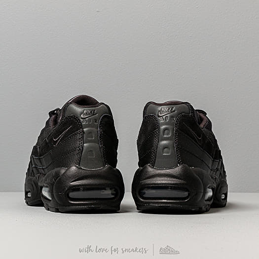 black nike air max 95 essential
