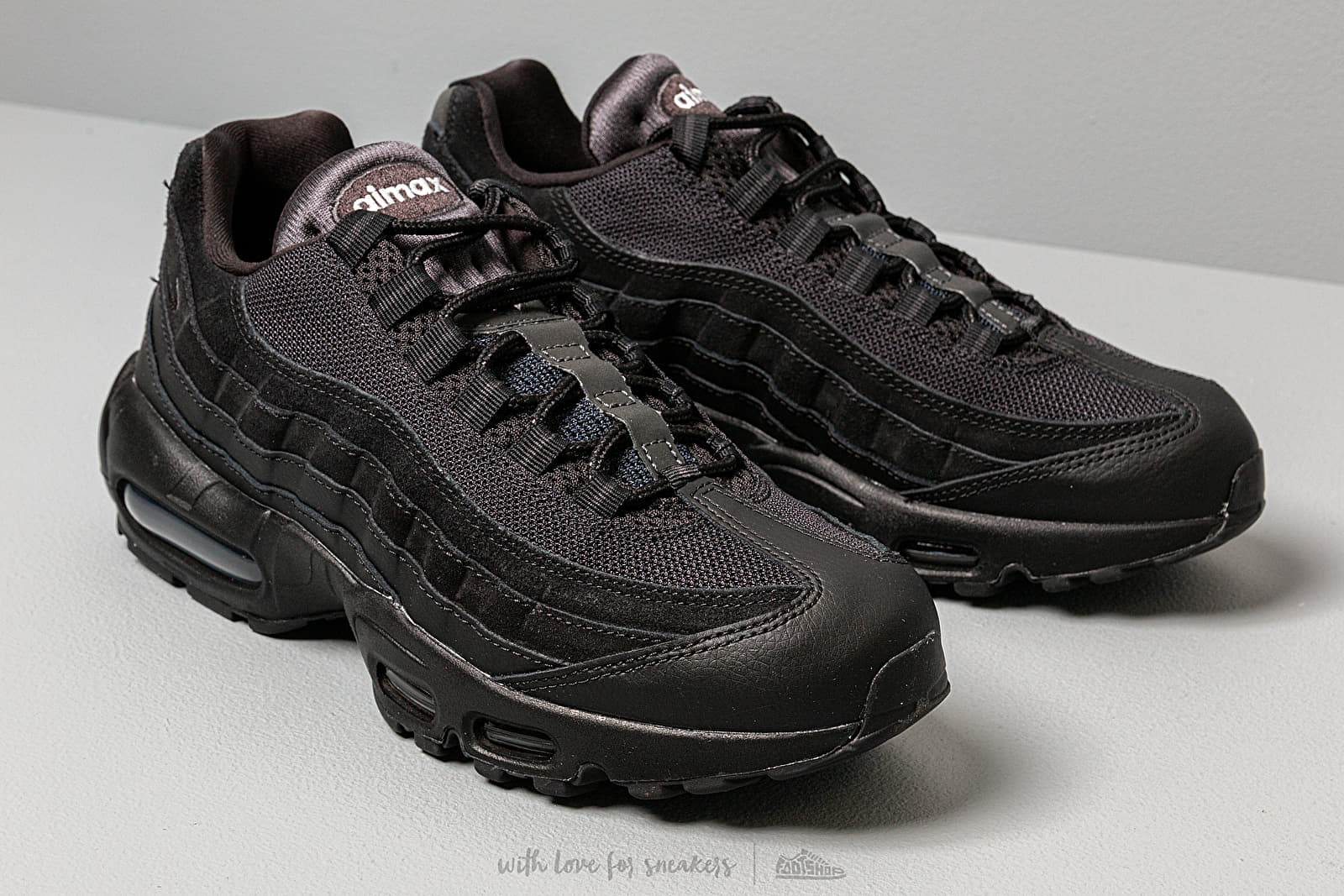 Air max 95 blackout top
