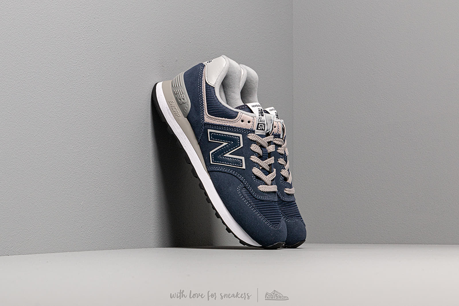 Дамски кецове и обувки New Balance 574