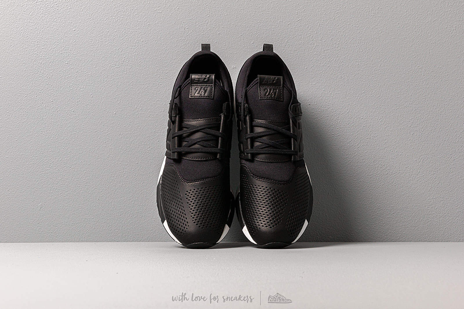 Moški čevlji New Balance 247 Black