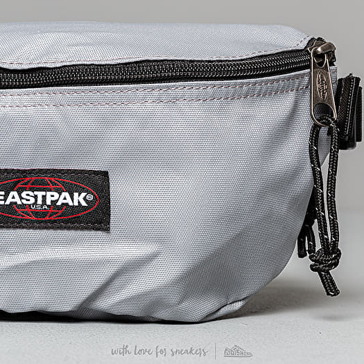EASTPAK Springer Weistbag Metallic Silver | Footshop