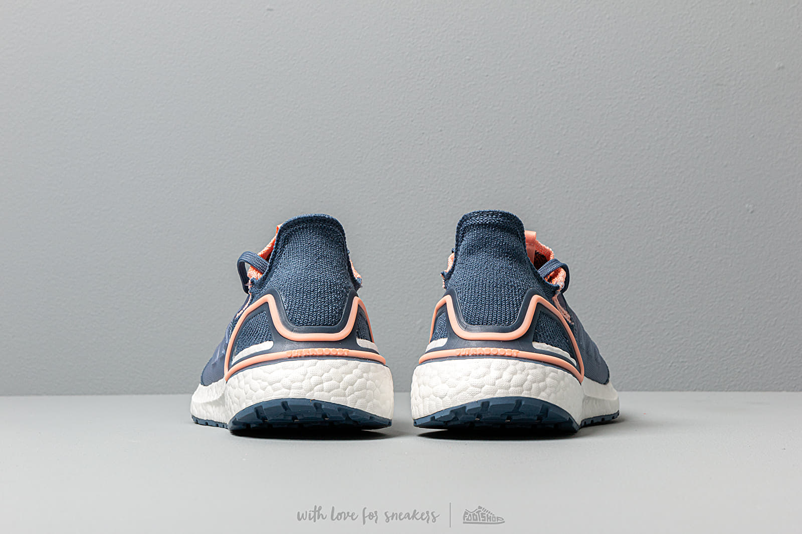 Ultraboost 19 pink blue hotsell