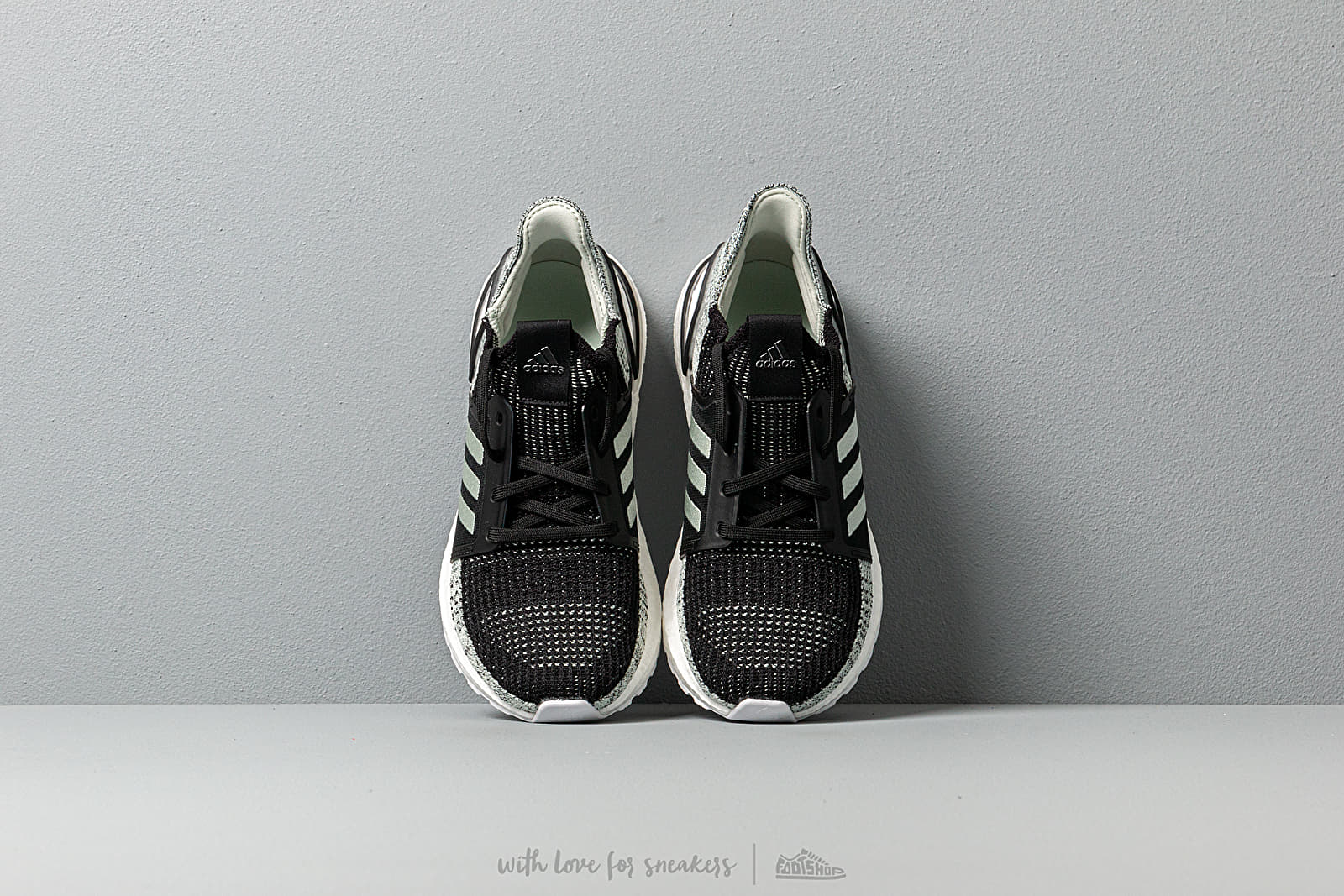 Ultraboost 19 linen top green