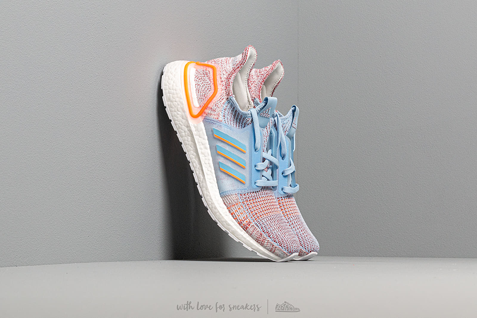 Damen Sneaker und Schuhe adidas UltraBOOST 19 W Glow Blue/ Hi-Res Coral/ Active Maroon