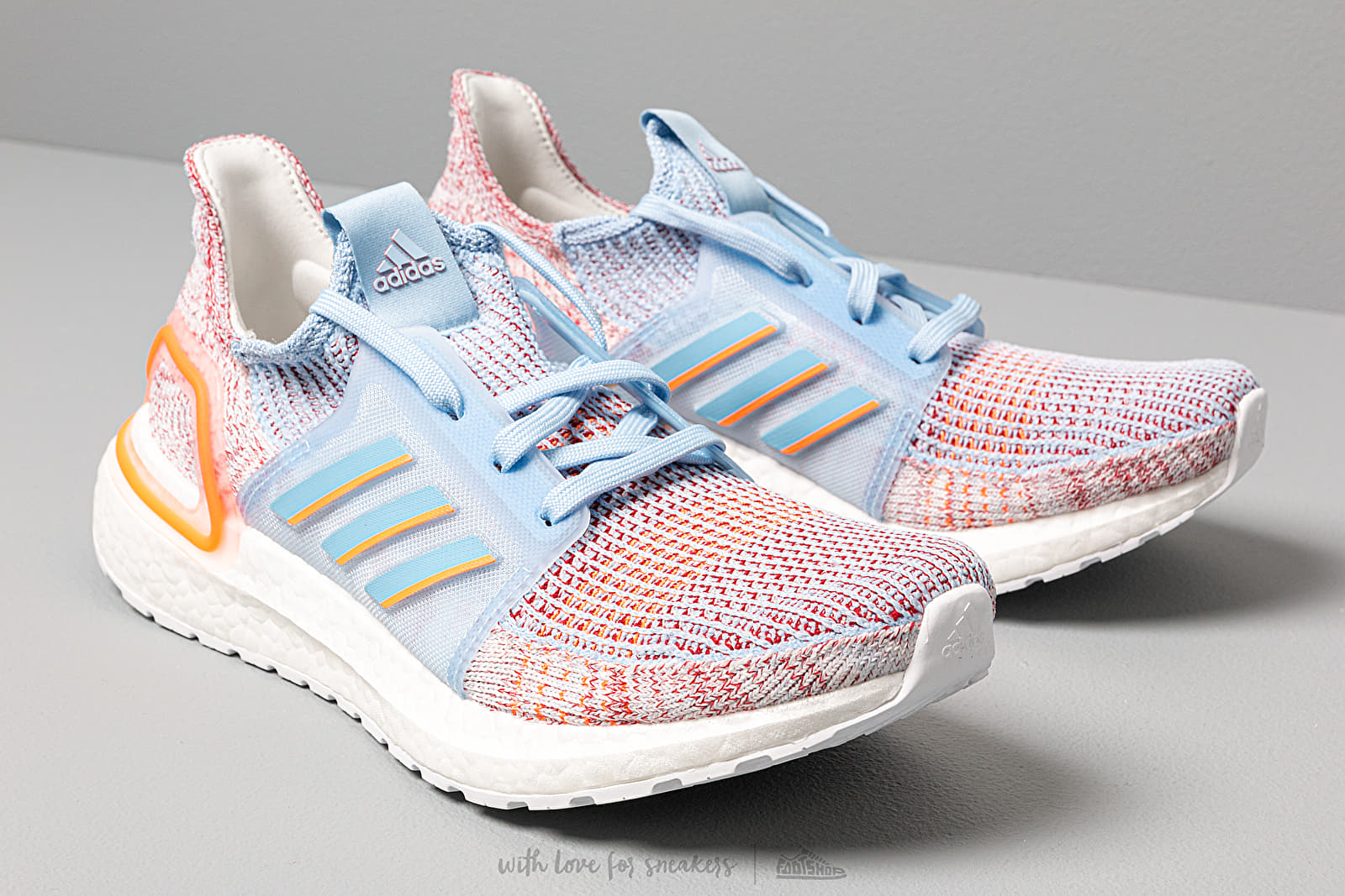 Damen Sneaker und Schuhe adidas UltraBOOST 19 W Glow Blue/ Hi-Res Coral/ Active Maroon