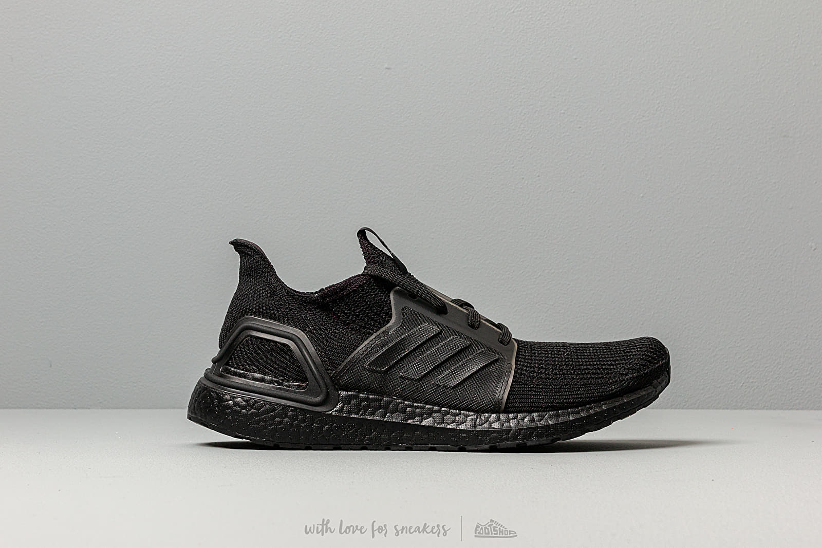 Ultra boost 19 men's core black top