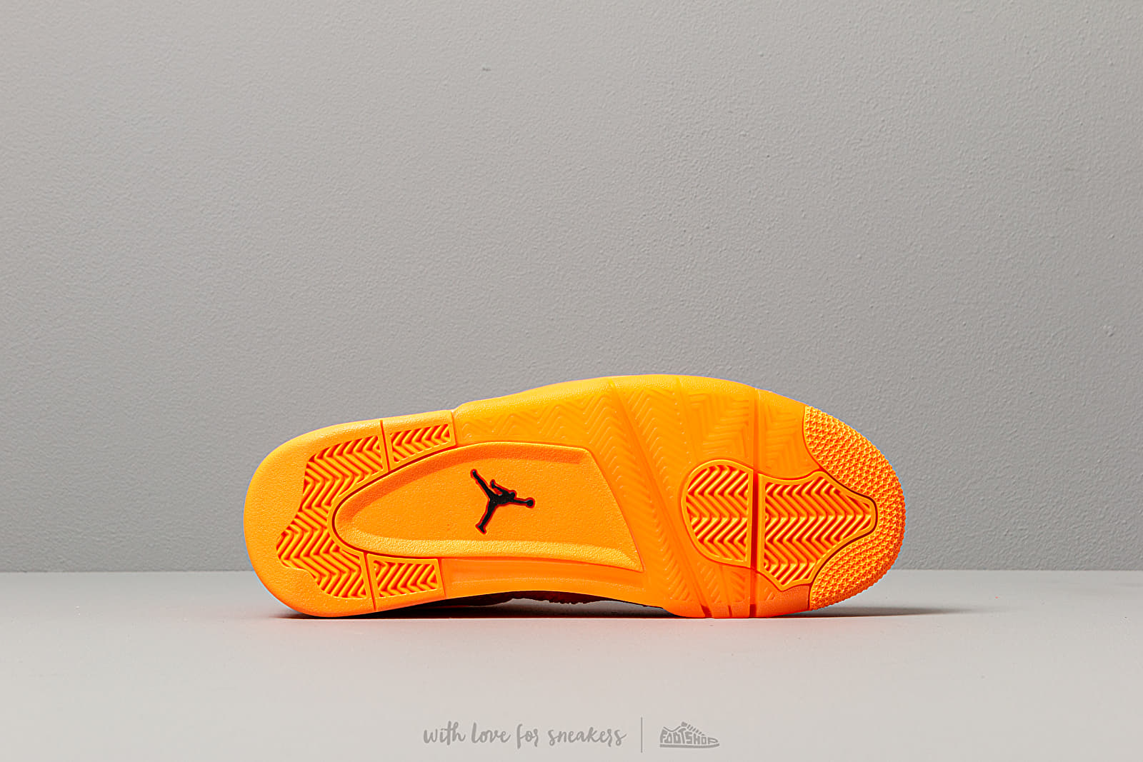 Orange flyknit jordan 4 sale