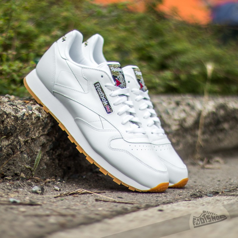 Olive sales reebok classics