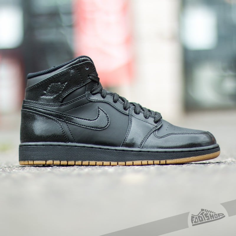 Women s shoes Air Jordan 1 Retro High OG BG Black Gum Light Brown Footshop