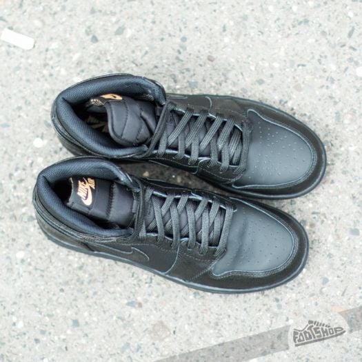Jordan 1 black gum on feet hotsell