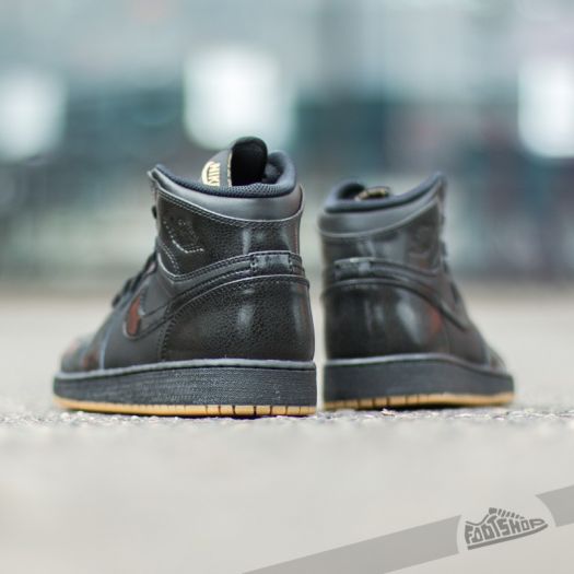 Air jordan 1 retro high hotsell og black gum