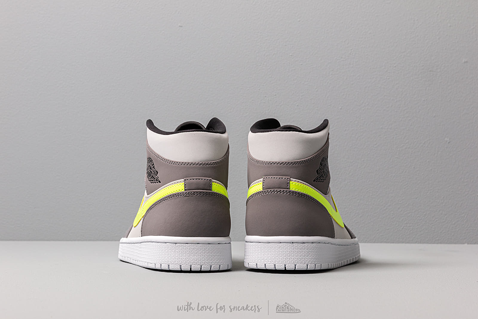 Men s shoes Air Jordan 1 Mid Gunsmoke Volt Neutral Grey White