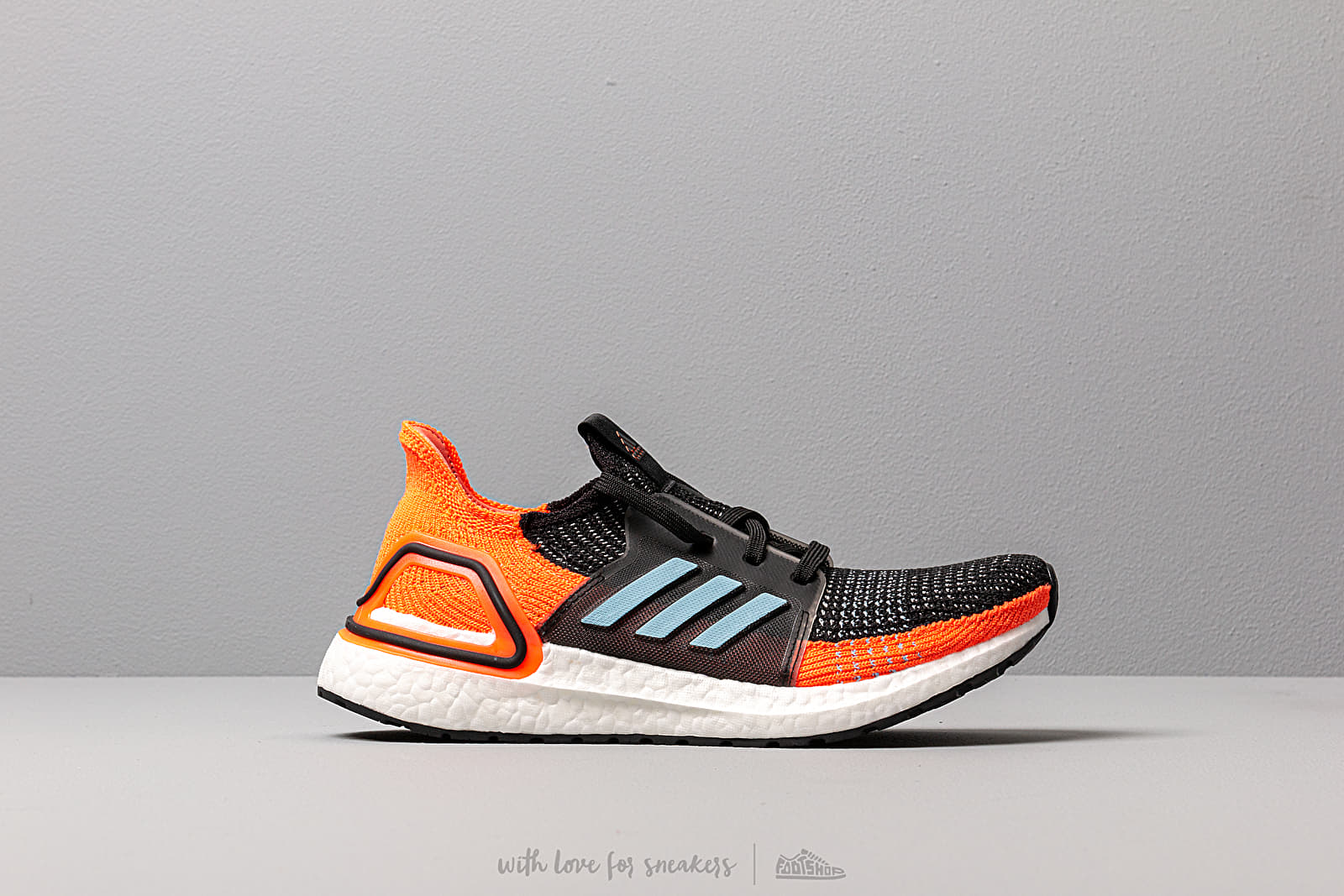 Ultraboost 19 core black glow hot sale blue