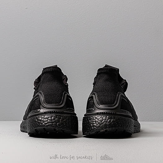 Ultraboost 19 triple top black