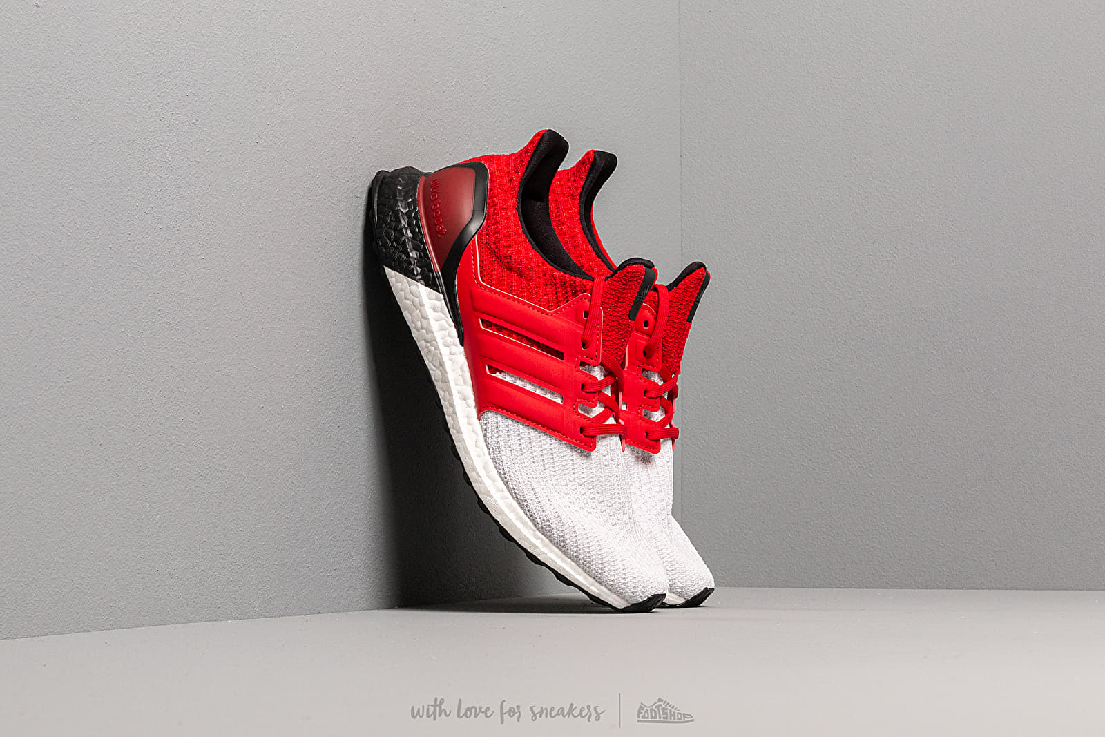 Herren Sneaker und Schuhe adidas UltraBOOST M Ftw White/ Scarlet/ Core Black