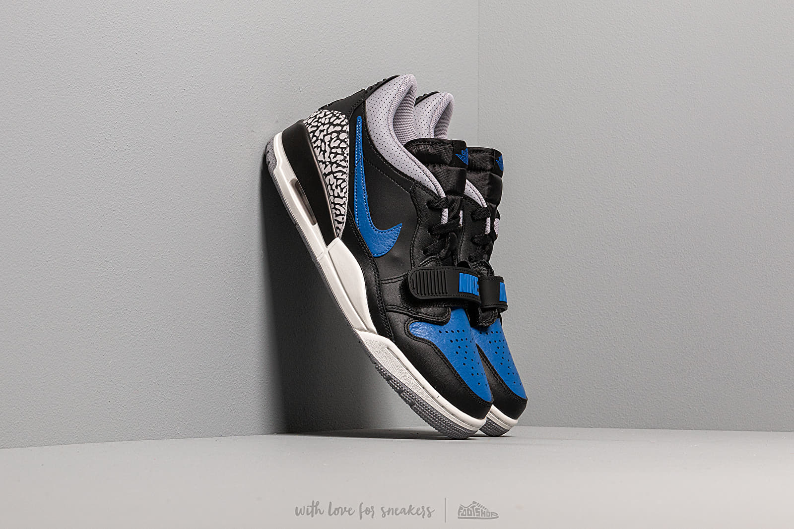 Chaussures et baskets homme Air Jordan Legacy 312 Low Black/ Game Royal-White-Cement Grey