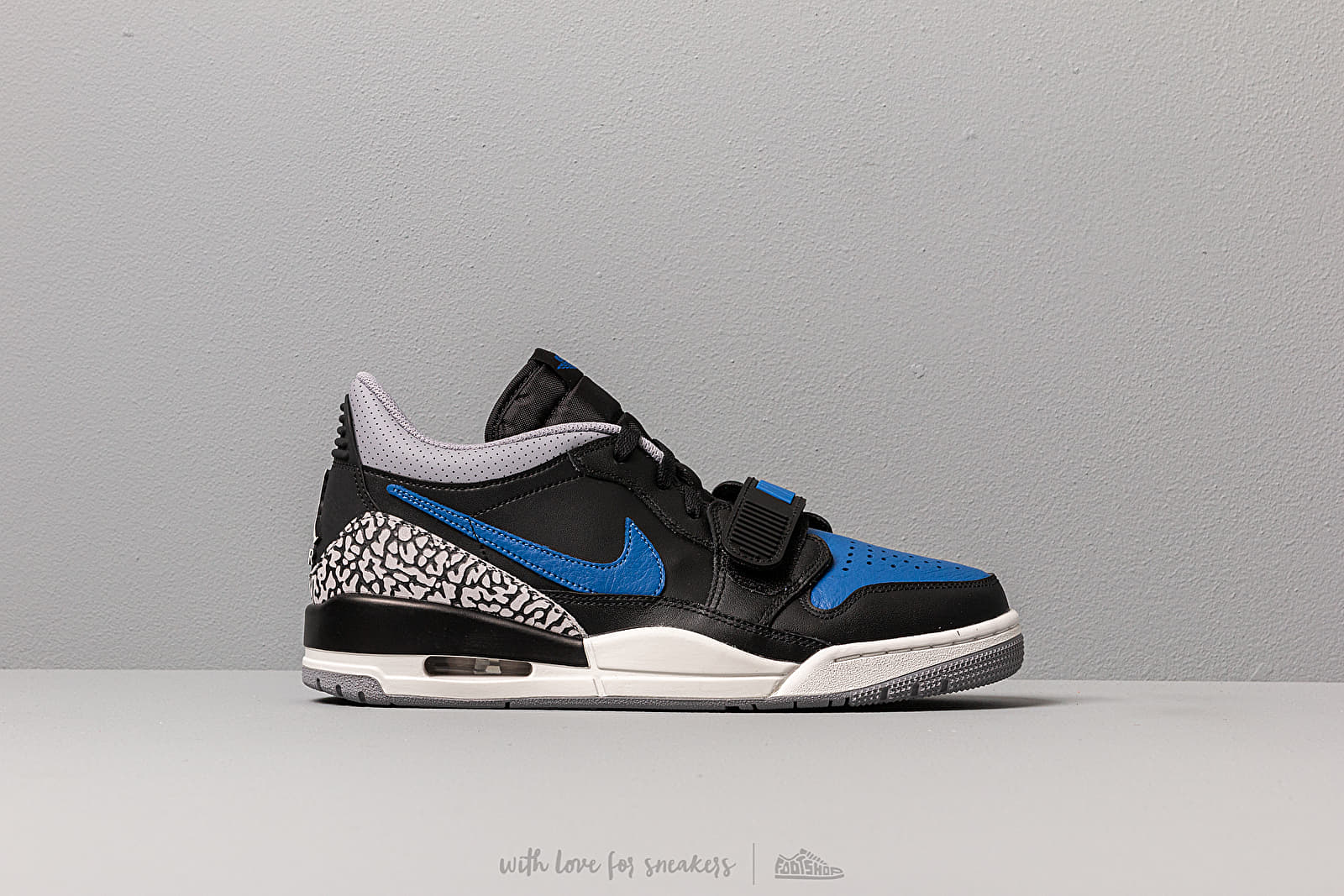 Men s shoes Air Jordan Legacy 312 Low Black Game Royal White