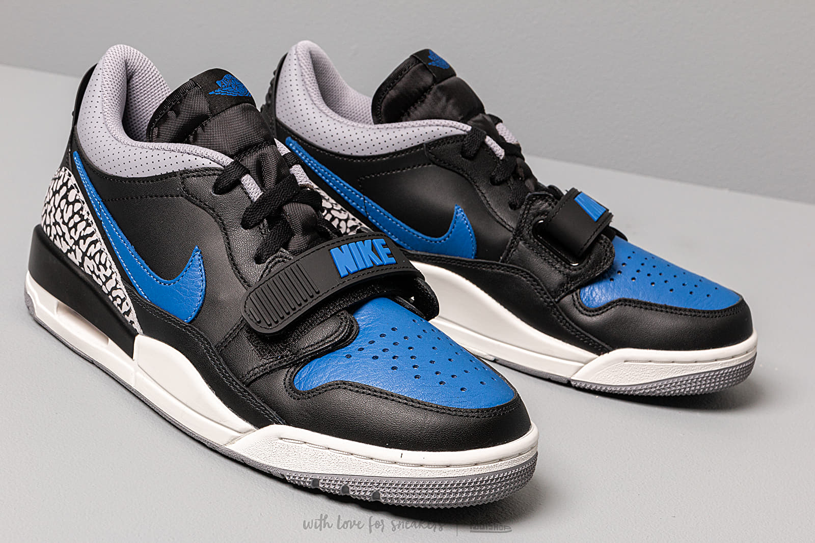 Men s shoes Air Jordan Legacy 312 Low Black Game Royal White