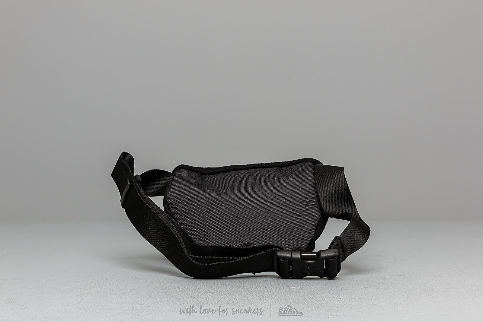Fourteen hip pack herschel top