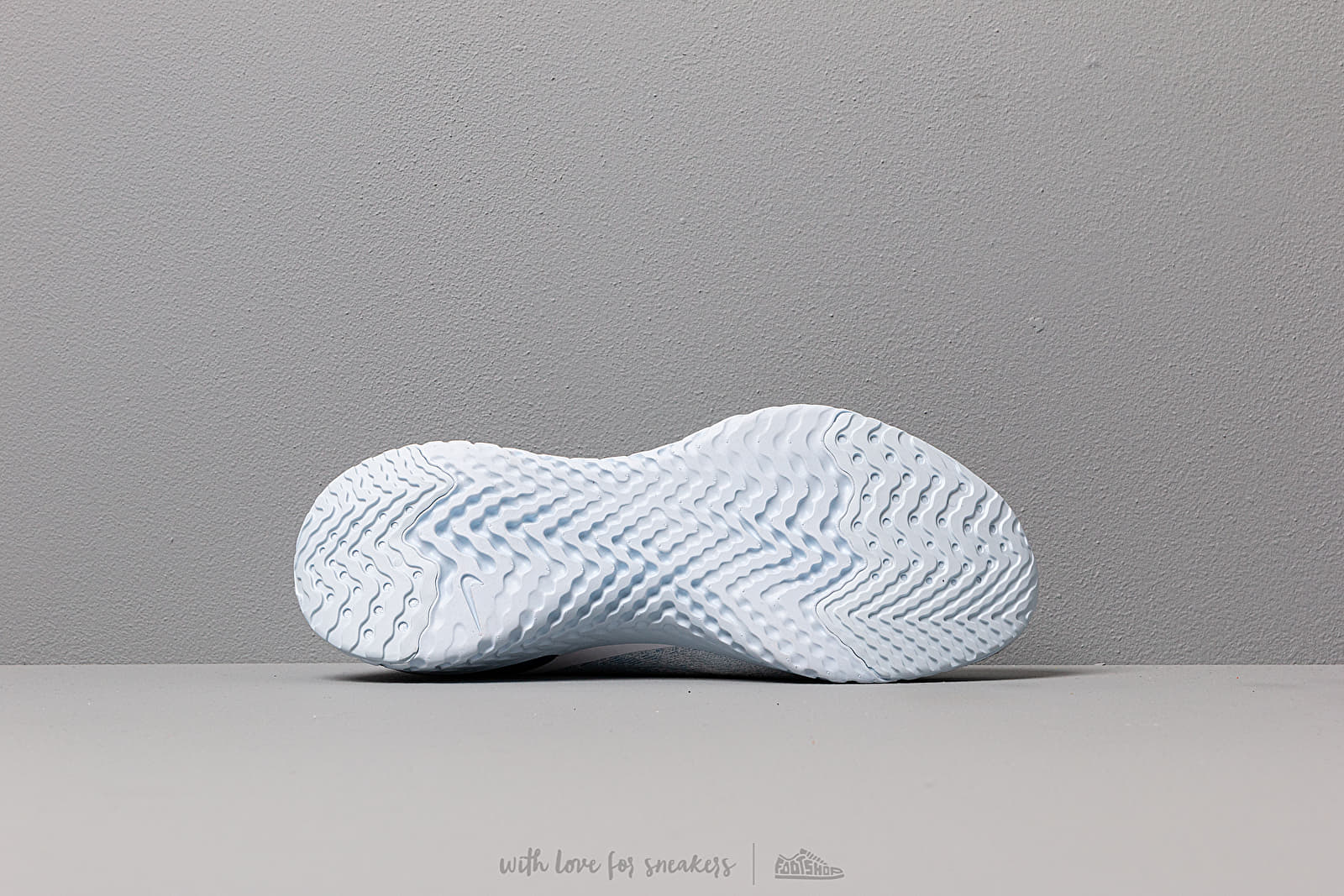 Epic phantom react top flyknit white/hydrogen blue/blue tint/white