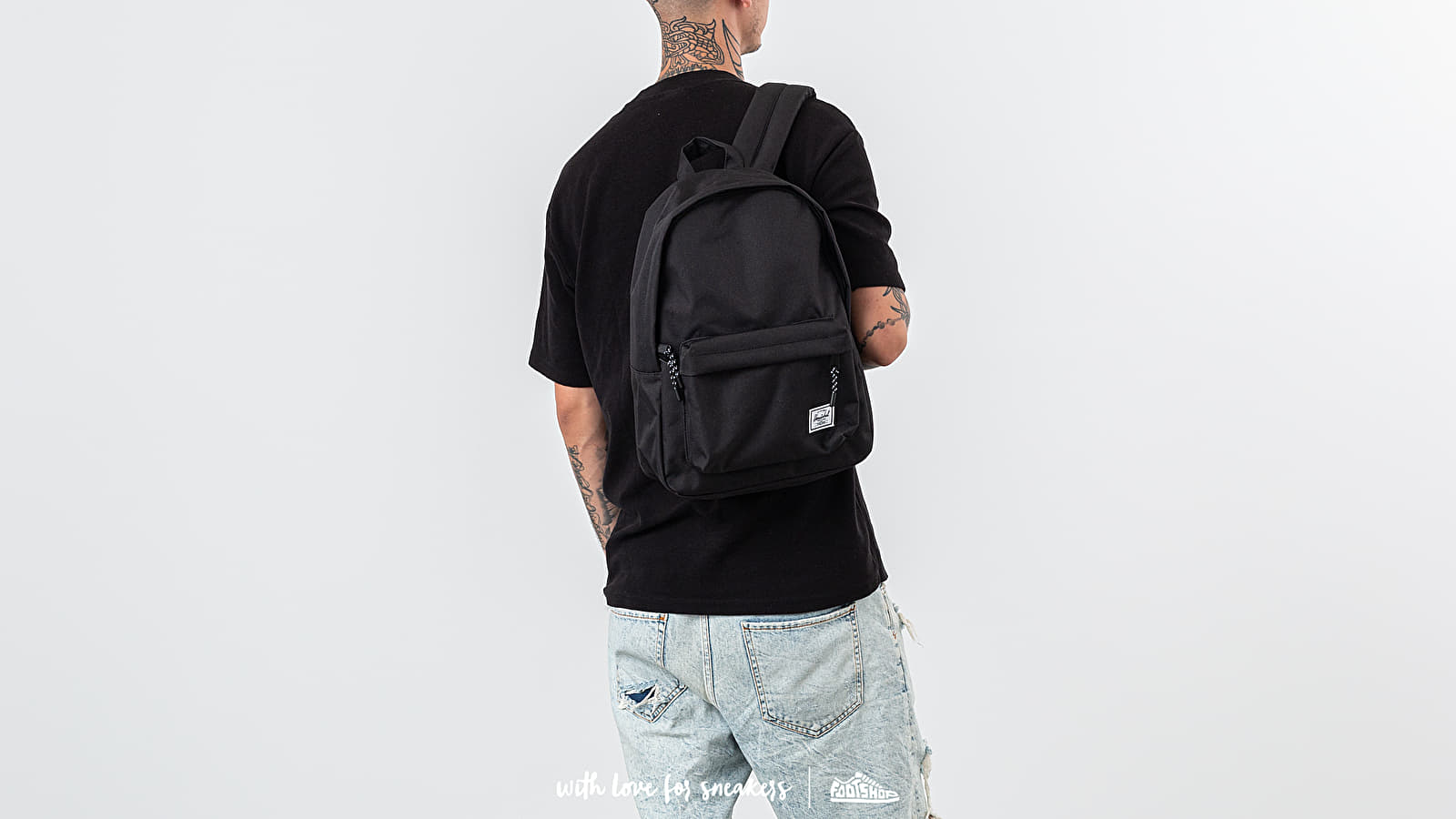 Herschel classic hotsell volume black backpack