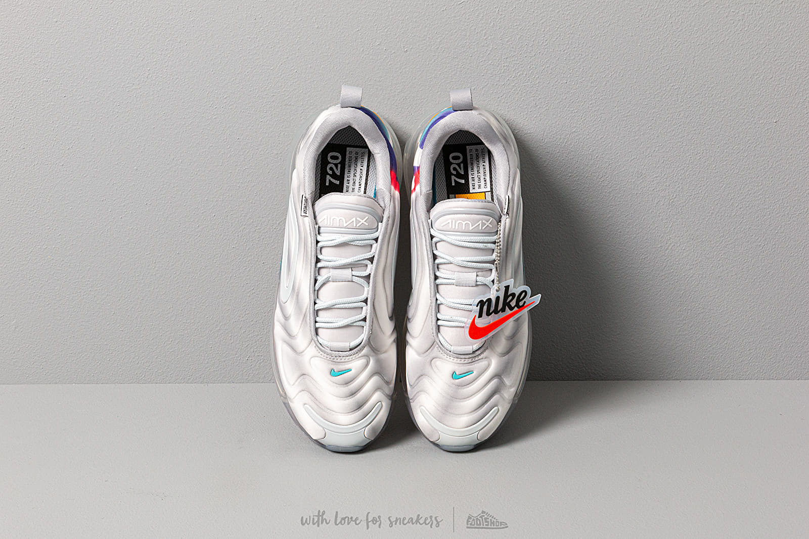 Nike air max 720 red store and white