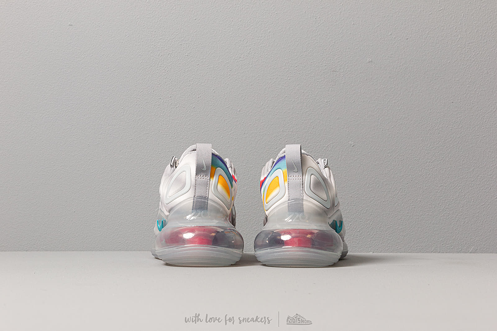 Women s shoes Nike W Air Max 720 Wolf Grey Teal Nebula Red Orbit