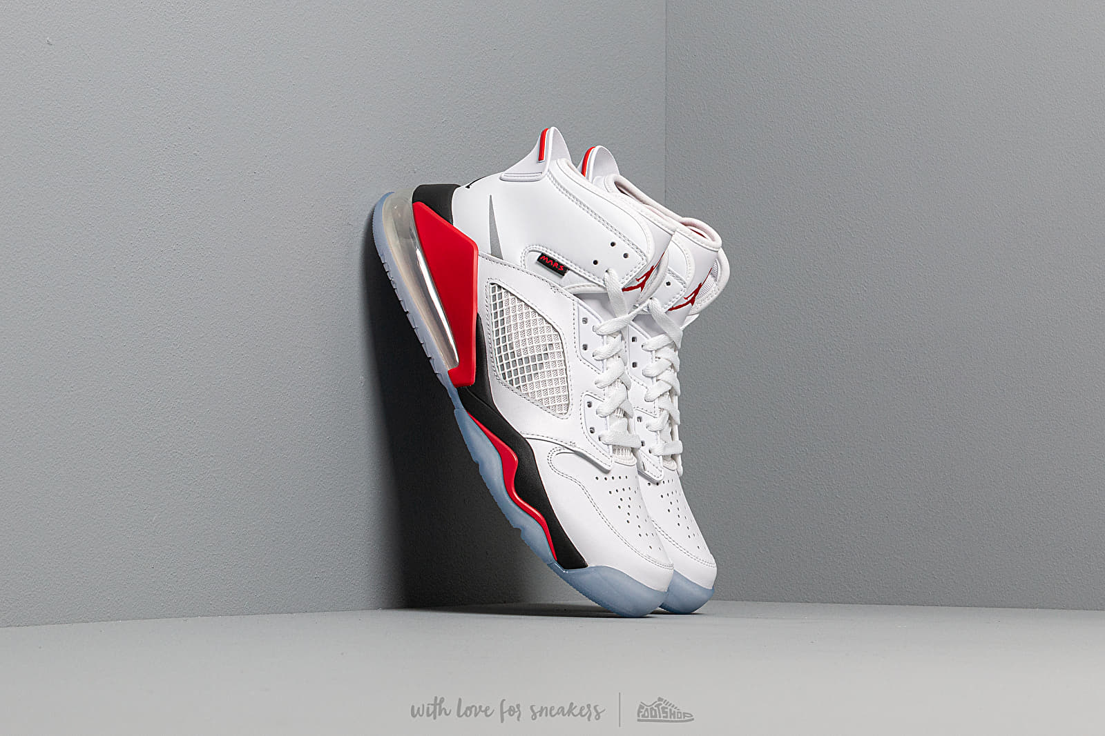 Chaussures et baskets homme Jordan Mars 270 White/ Reflect Silver-Fire Red-Black