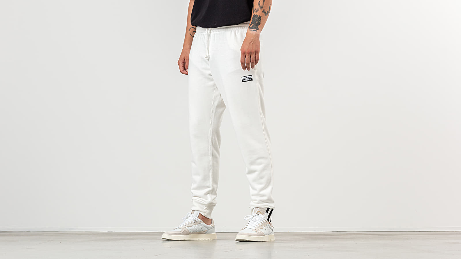 Džínsy a nohavice adidas R.Y.V. Sweat Pants Core White
