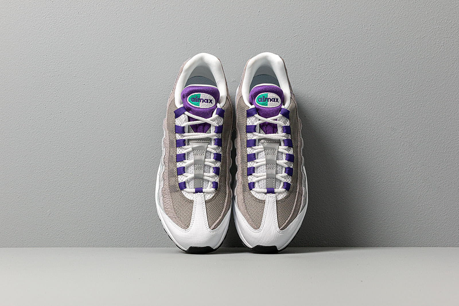 Nike wmns air max 95 hot sale white/court purple-emerald green