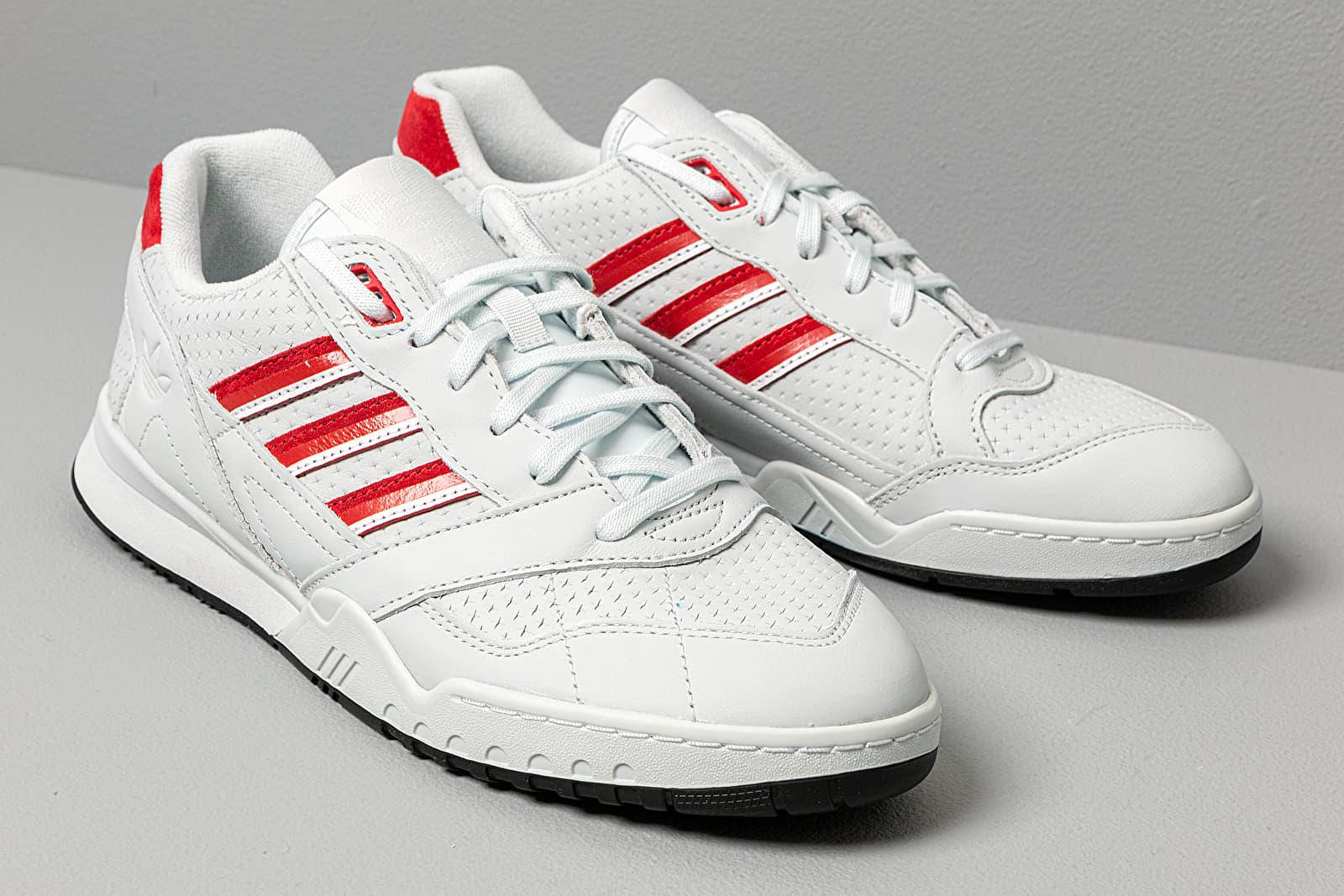 Men s shoes adidas A.R. Trainer Blue Tint Scarlet Ftw White