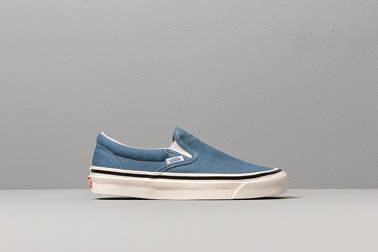 Men s shoes Vans Classic Slip On 9 Denim BLue Footshop