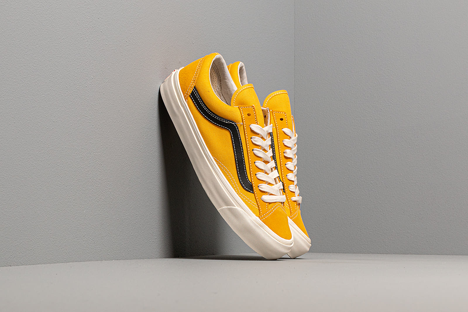 Chaussures et baskets homme Vans Og Style 36 Lx (Suede/Canvas) Off White/ Yellow
