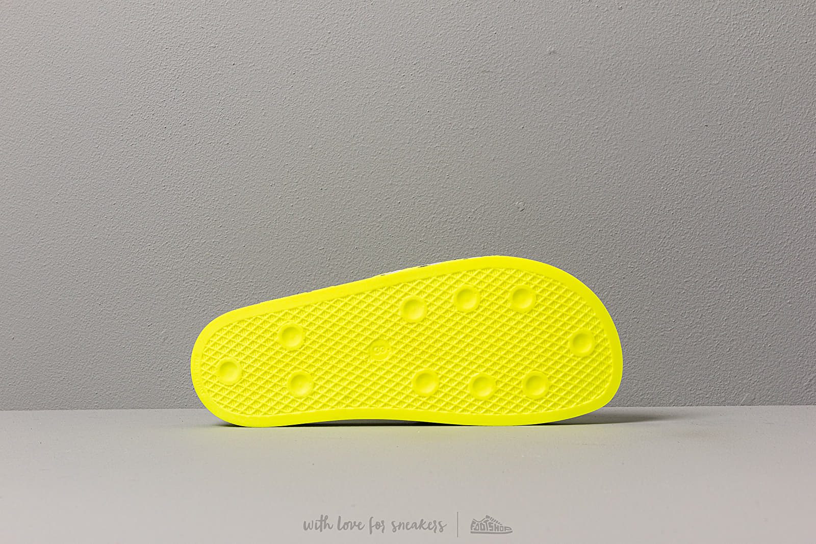 Pánské tenisky a boty adidas Adilette Solar Yellow/ Ftw White/ Solar Yellow