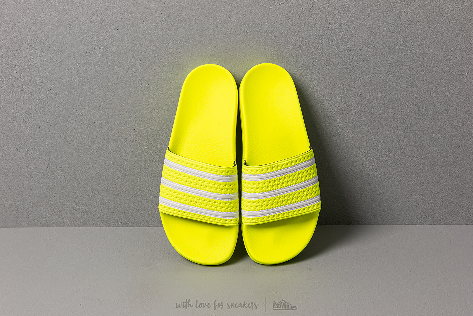 Pánské tenisky a boty adidas Adilette Solar Yellow/ Ftw White/ Solar Yellow