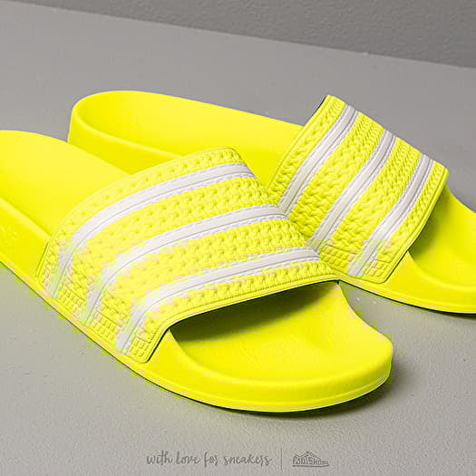 Adilette solar yellow 2025