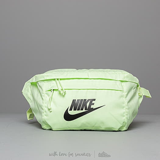 Nike tech hip pack deals