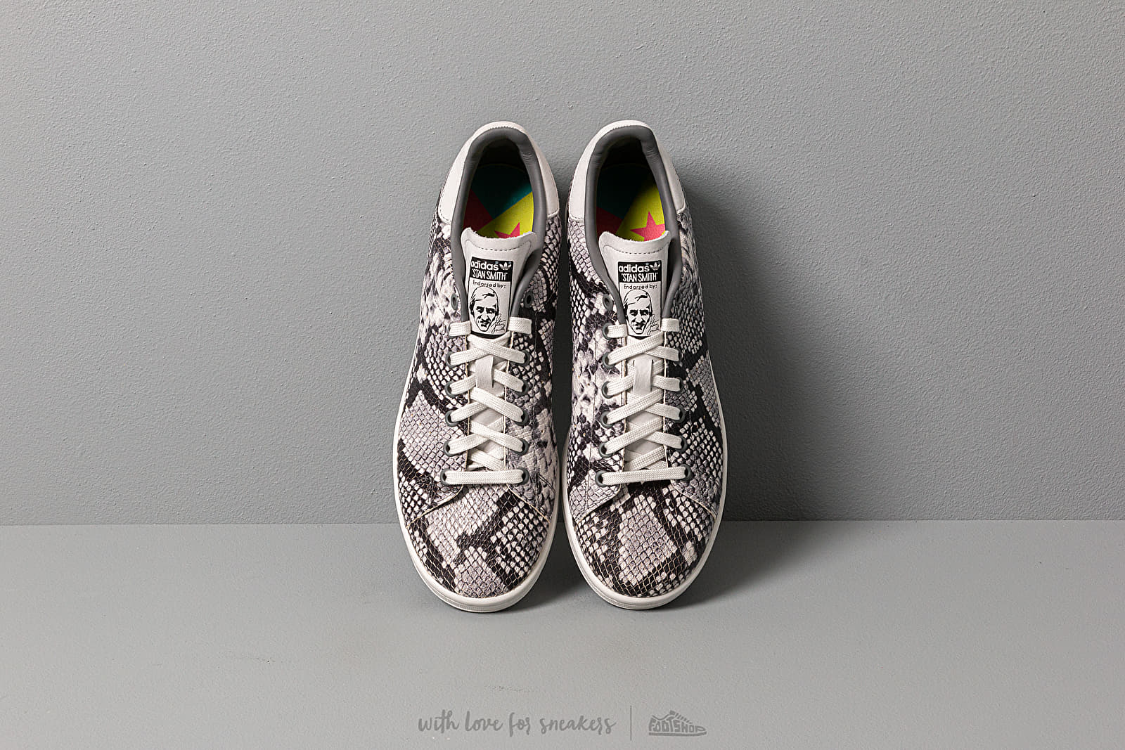 Stan smith cheap grey four