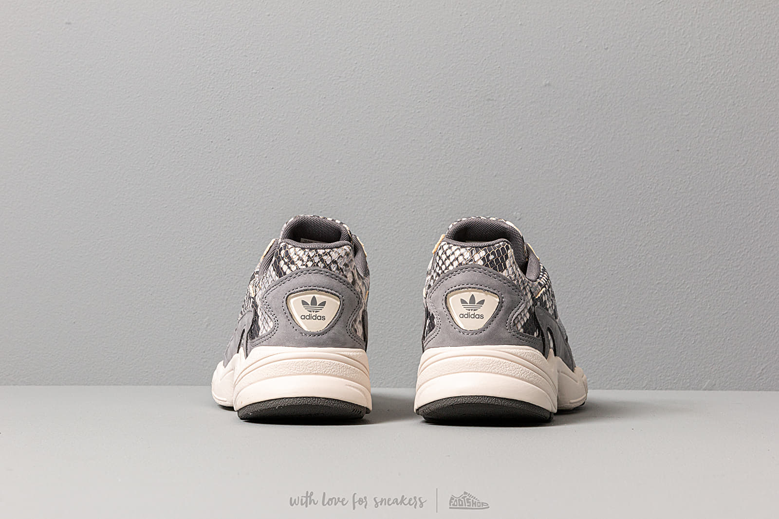 Buty męskie adidas Falcon W Crystal White/ Crystal White/ Grey Two F17