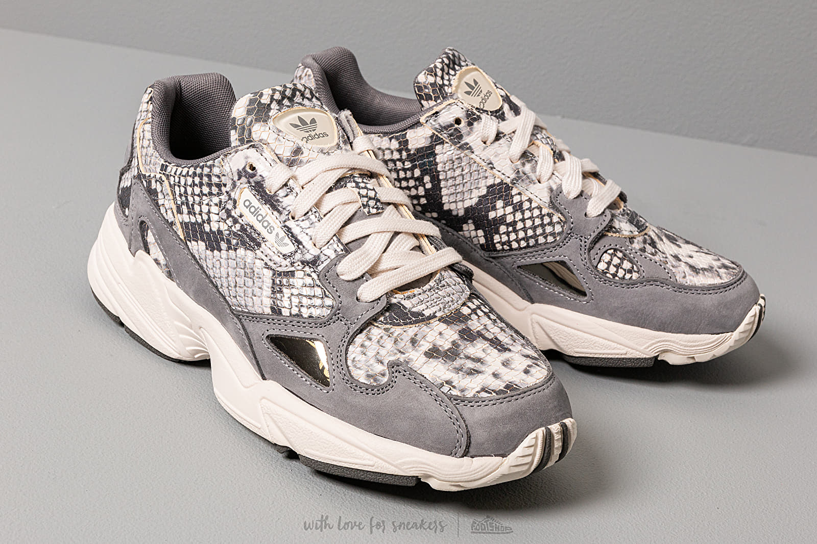 Buty męskie adidas Falcon W Crystal White/ Crystal White/ Grey Two F17