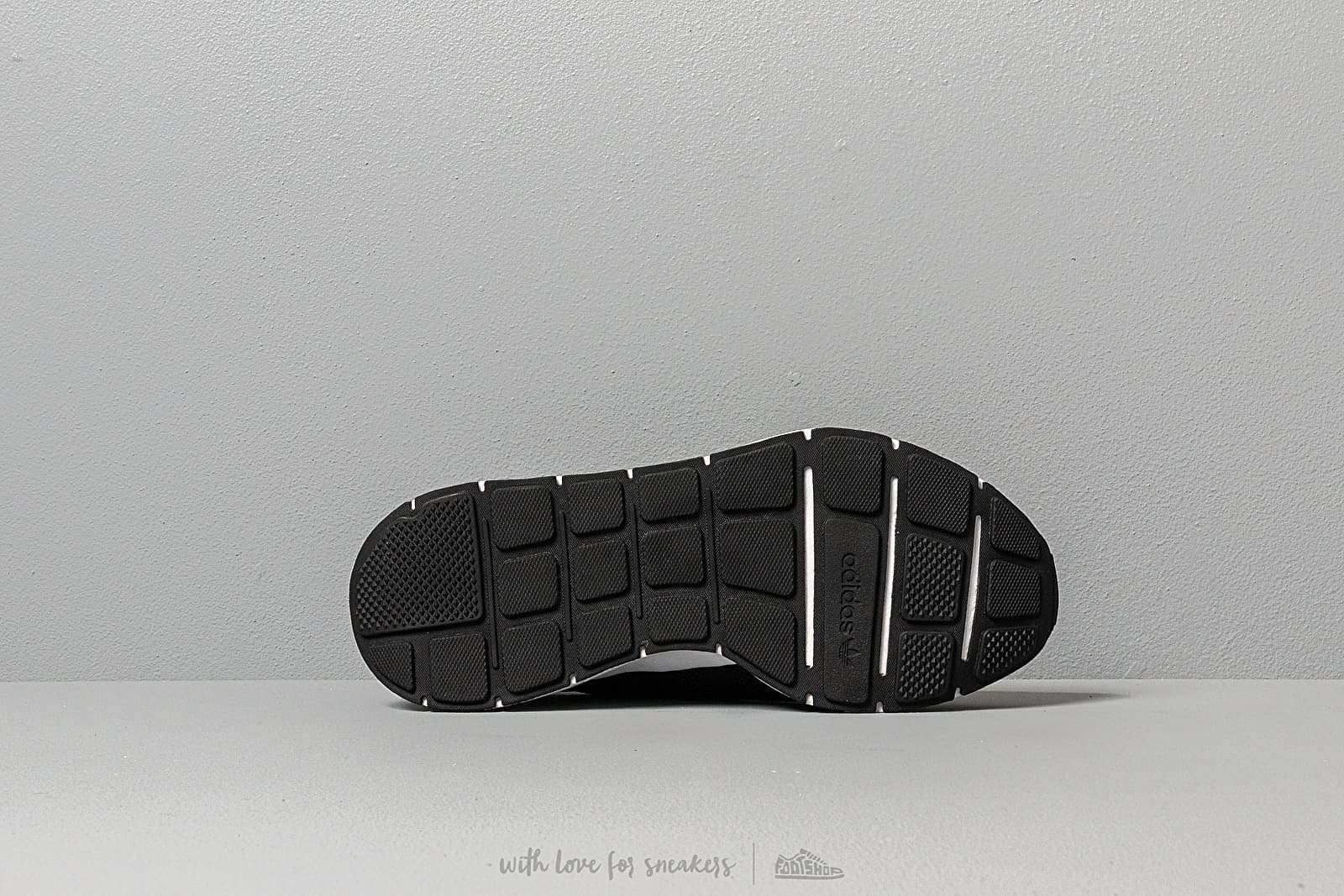 Zapatillas Hombre adidas Swift Run Core Black/ Core Black/ Ftw White