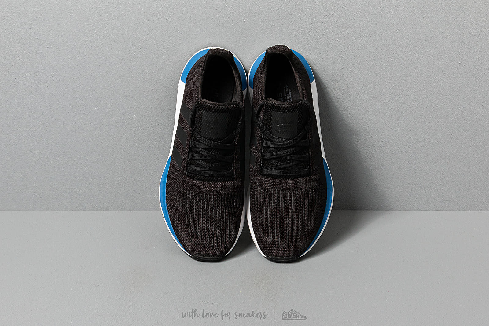Adidas swift hotsell run ee4444
