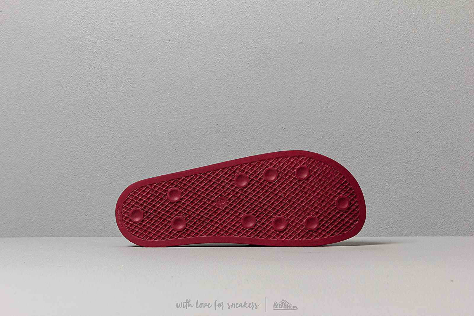 Pánske tenisky a topánky adidas Adilette Core Burgundy/ Ftw White/ Core Burgundy
