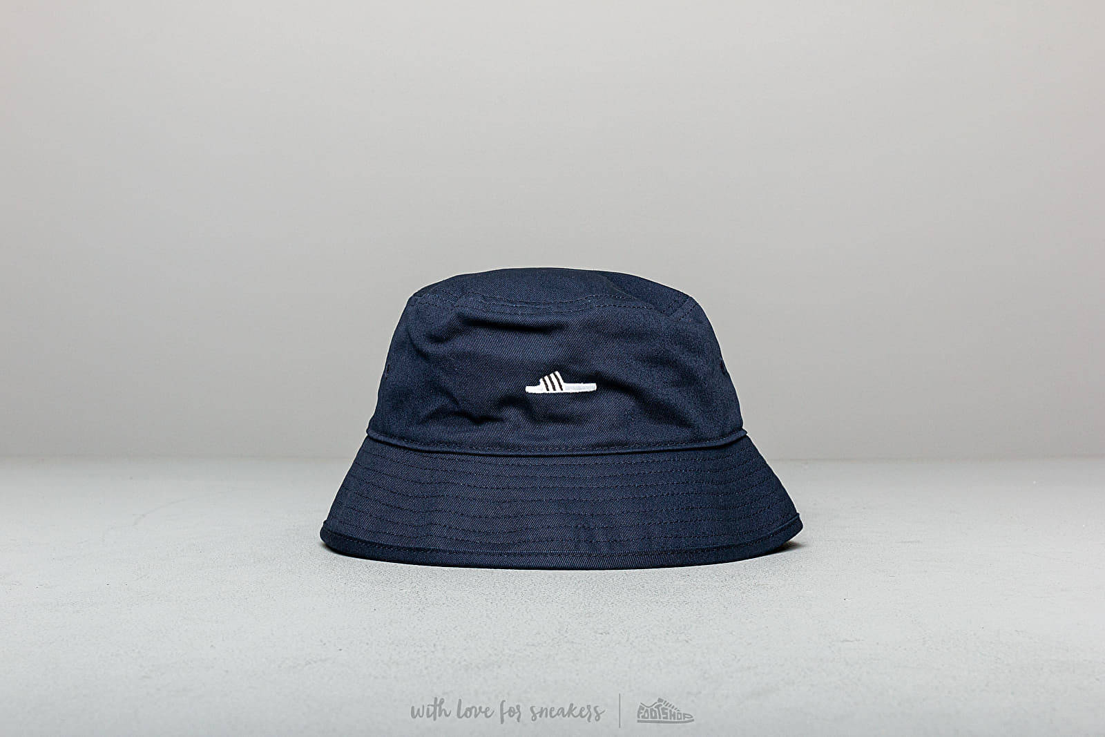 Bucket hats adidas Adilette Bucket Collegiate Navy White Footshop
