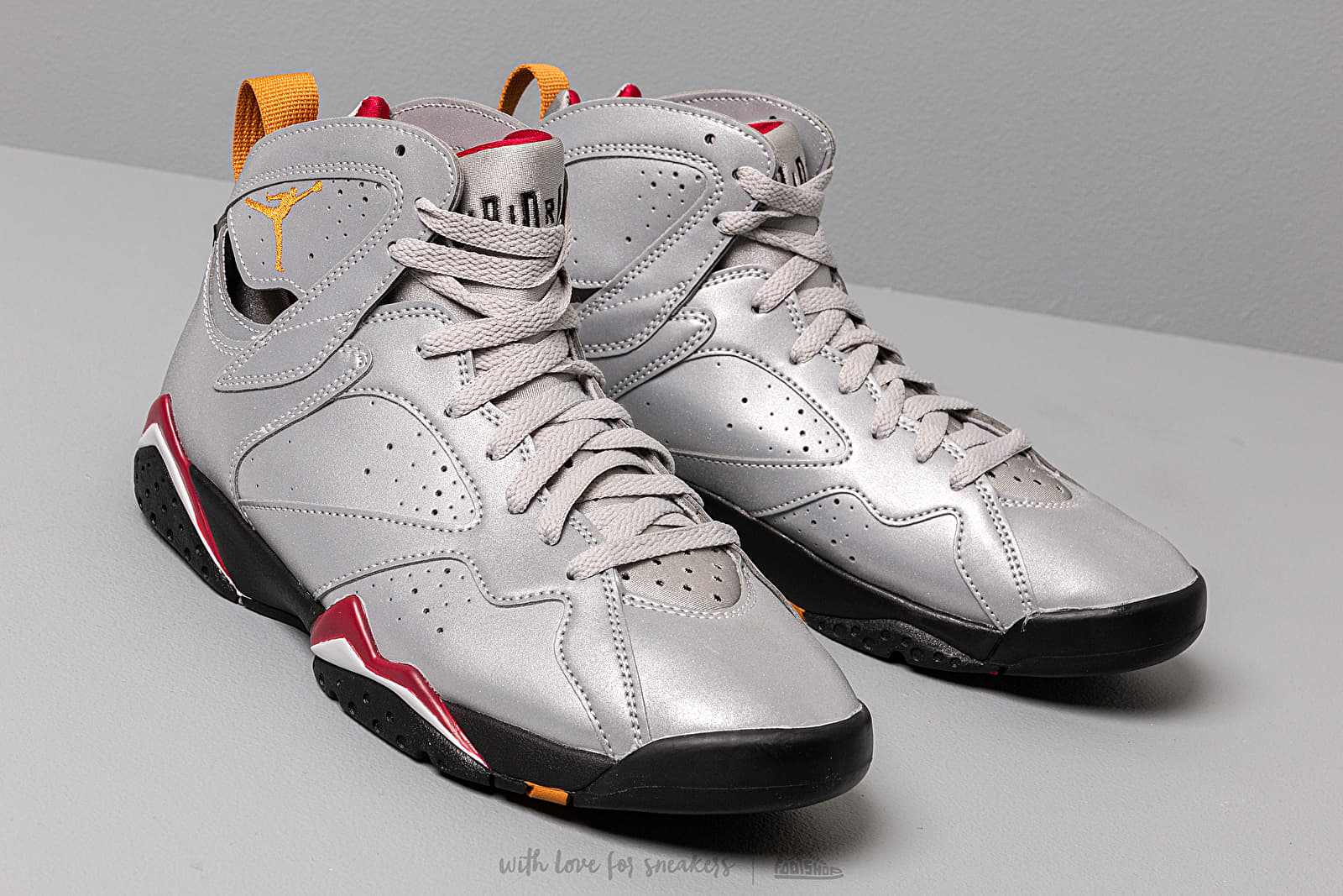 Champion basketball shoes silver shop