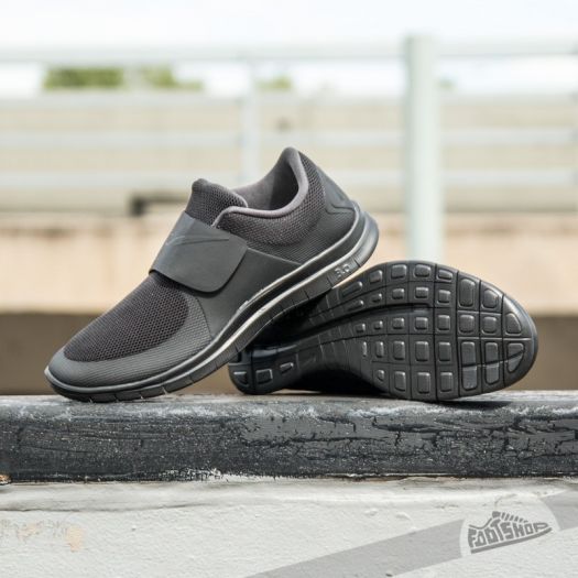 men's nike shoes with velcro straps